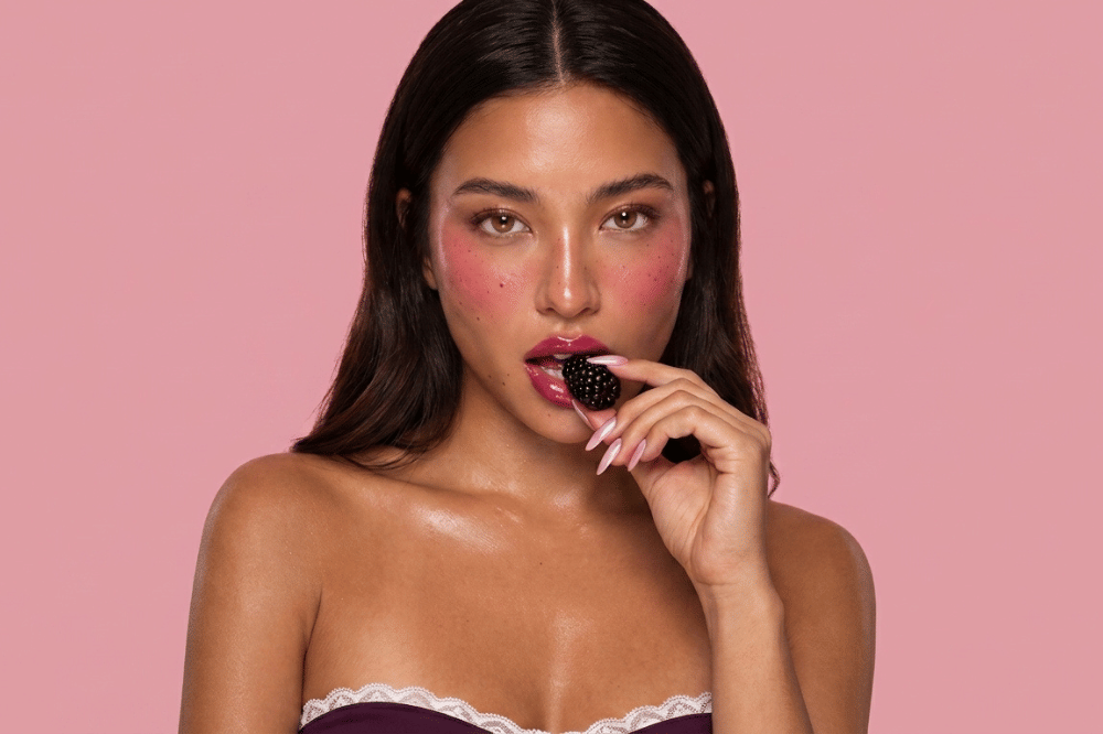 Berry Makeup Jadi Tren 2026, Warna Ungu sampai Cherry Mendominasi