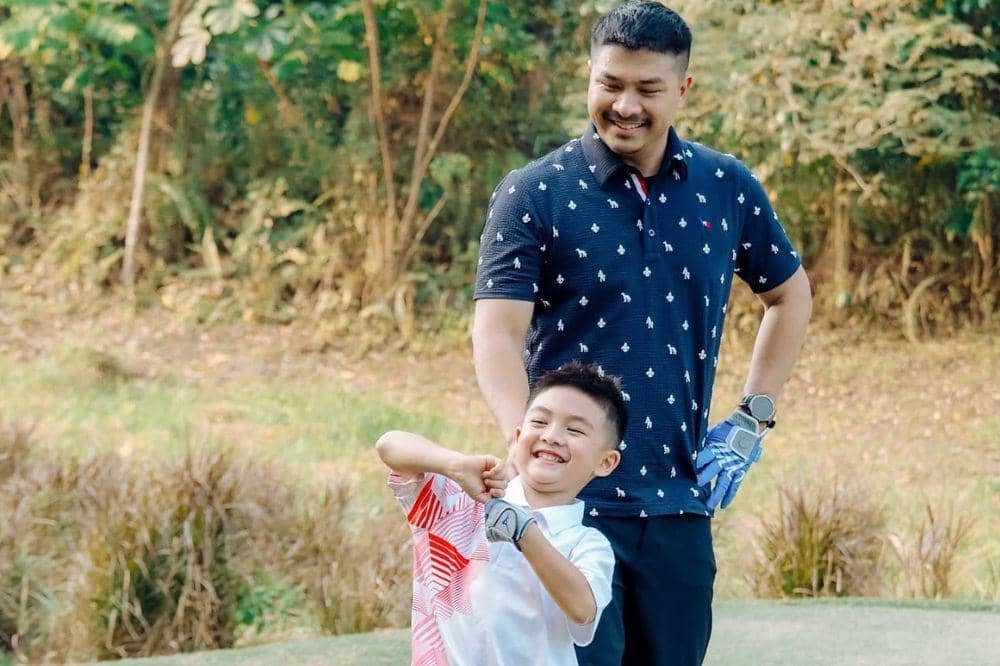 Penuh Keceriaan, Momen Glenn Alinskie Ajari Dante Bermain Golf