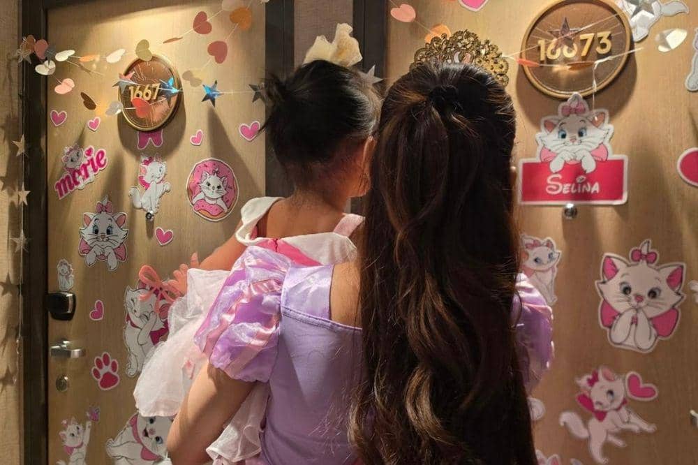Penuh Kehangatan, Keseruan Mahalini dan Selina di Disney Cruise