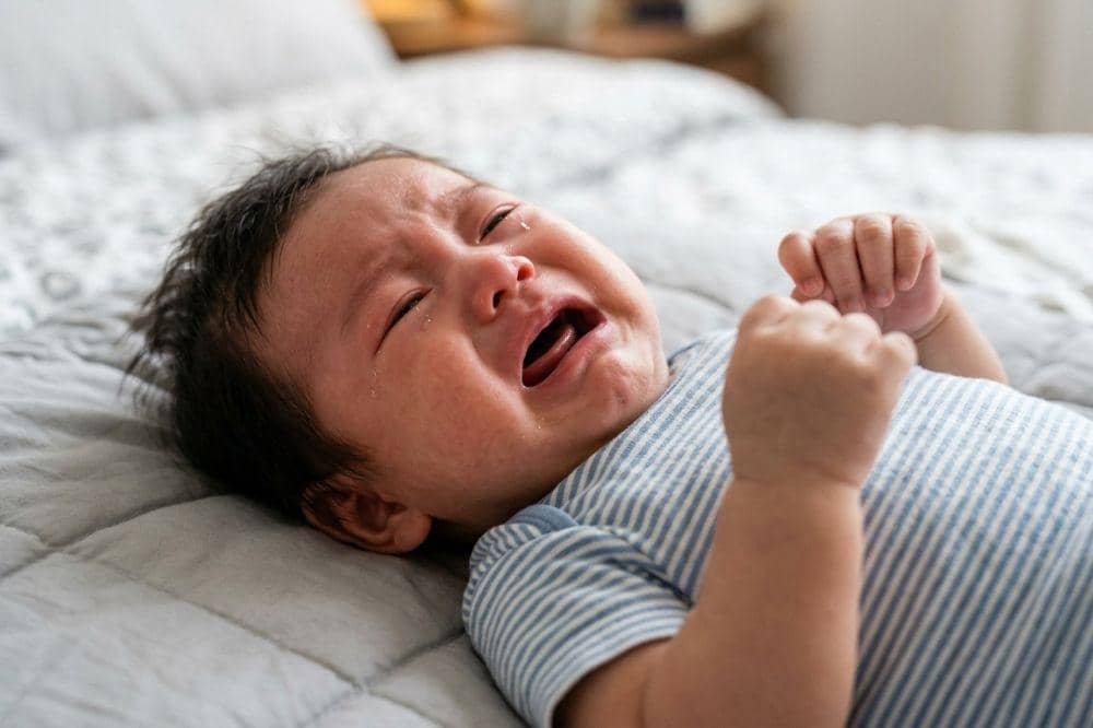 Kenapa bayi usia 3 bulan suka tiba-tiba marah saat menyusu?