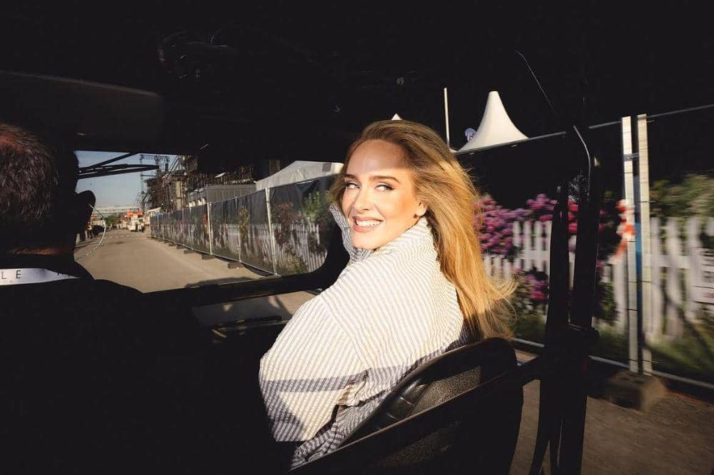 Adele Jalani Kuliah Sastra Inggris di Masa Hiatusnya, Ini Alasannya