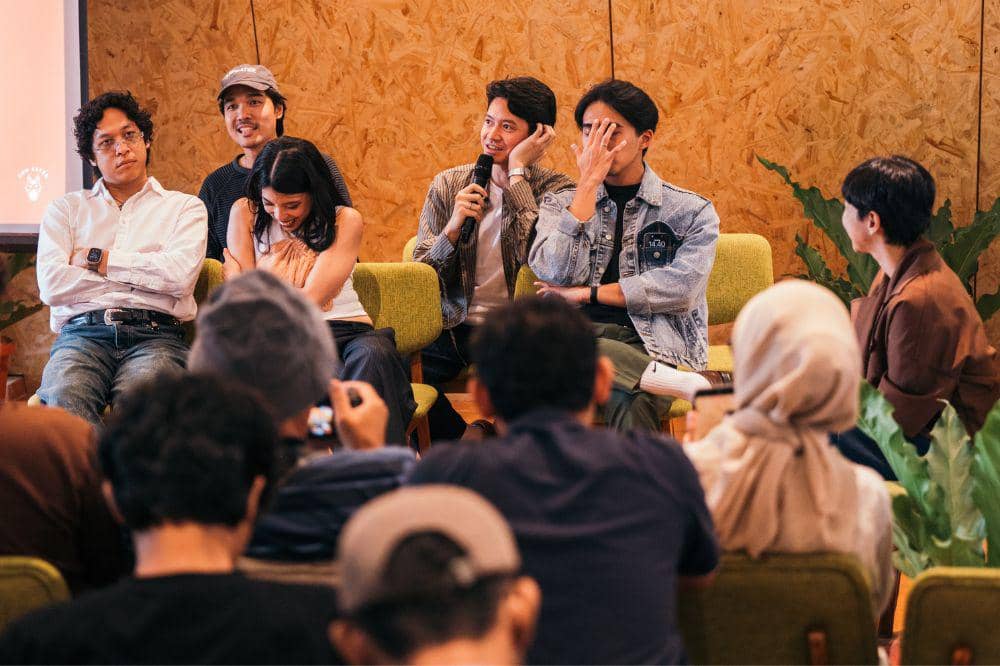 “Hampir” tentang sulitnya membahagiakan keluarga dan orang-orang terdekat