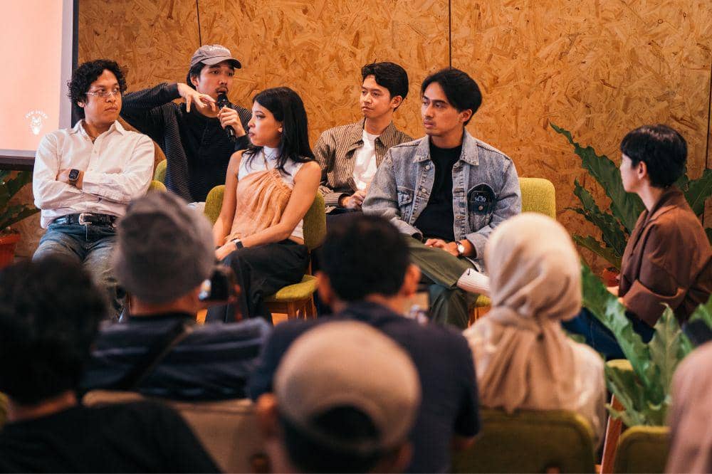“Di Seberang” lahir dari pertanyaan tentang pasangan dan kehidupan rumah tangga