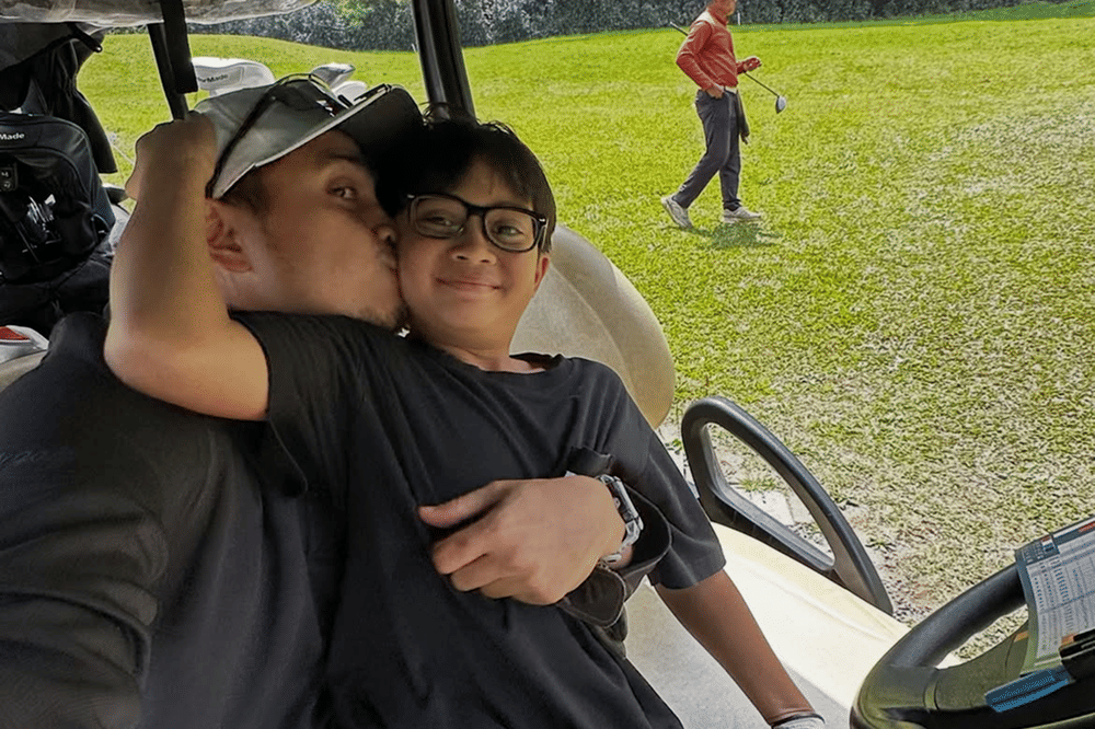 Momen Manis Ditto Dampingi Sekala di Turnamen Golf Perdana