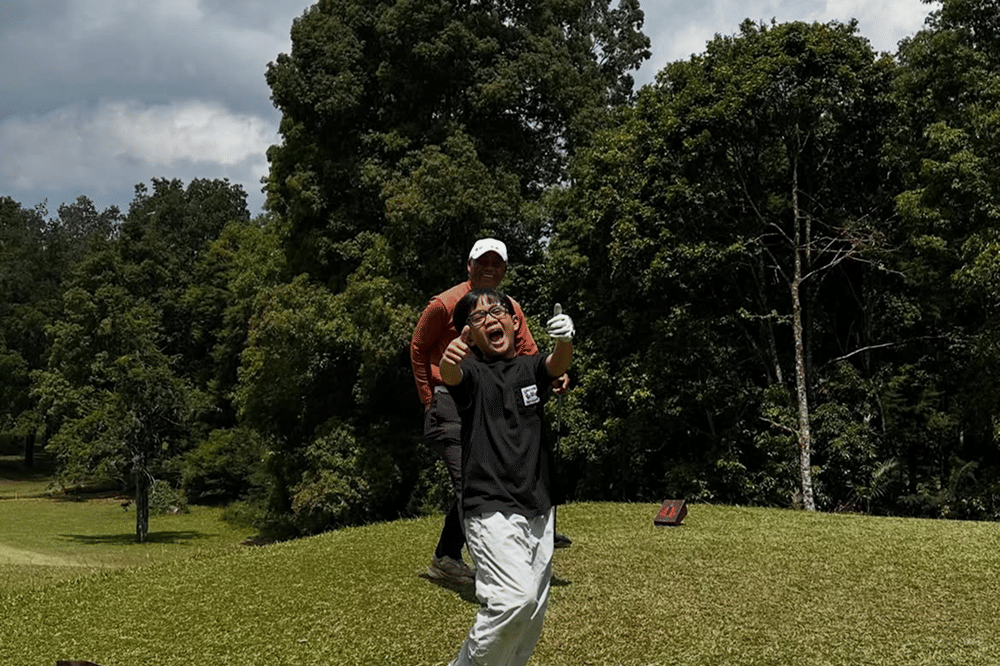 Momen Manis Ditto Dampingi Sekala di Turnamen Golf Perdana 
