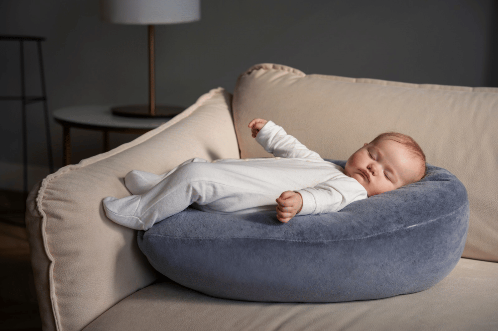 Kenapa bayi suka tidur dengan posisi yang aneh-aneh?