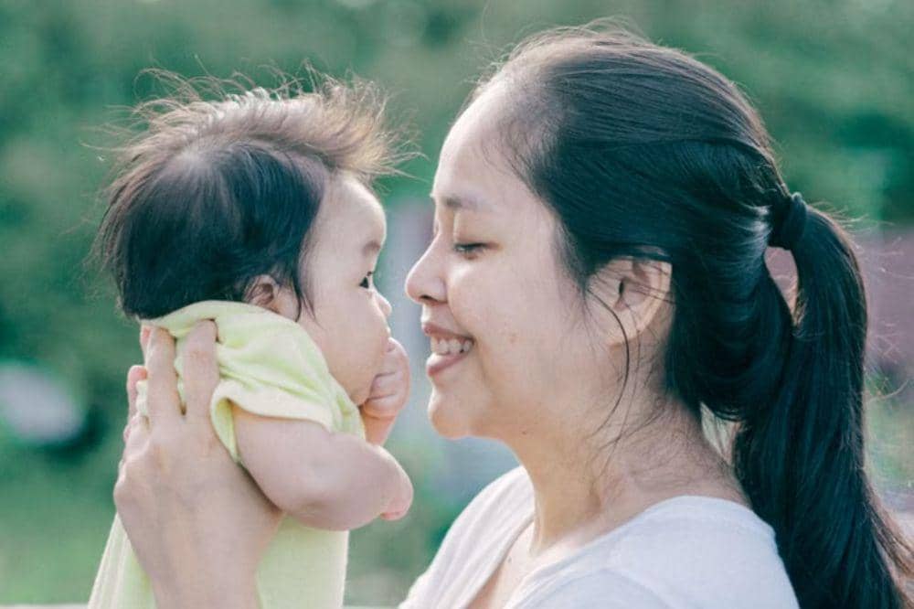 Cara Menjaga si Kecil saat Keluarga Berkunjung