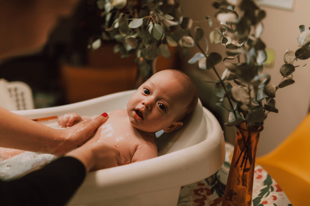 Tips Memandikan Bayi dengan Lebih Aman