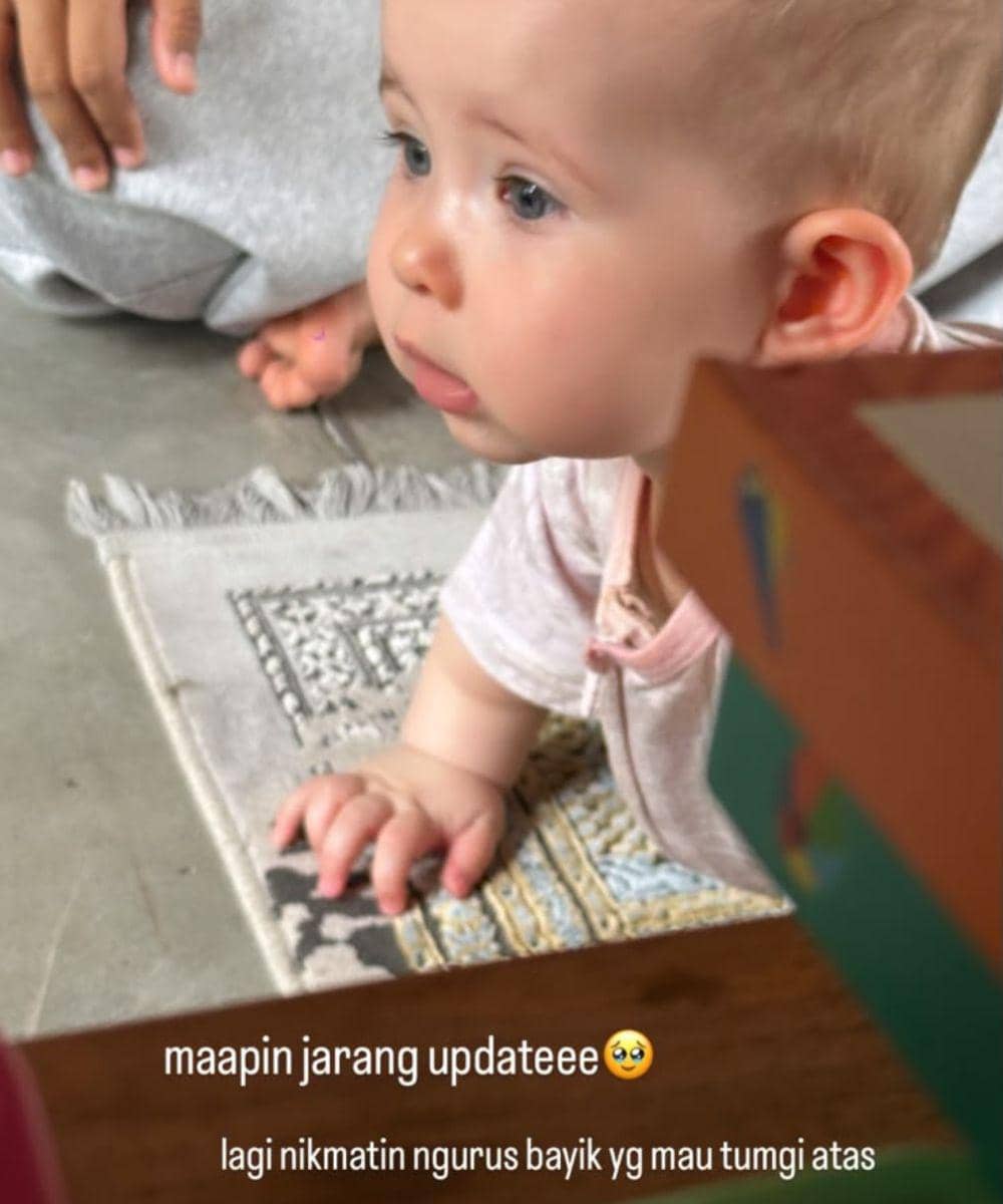 Kaia sudah mulai tumbuh gigi atas