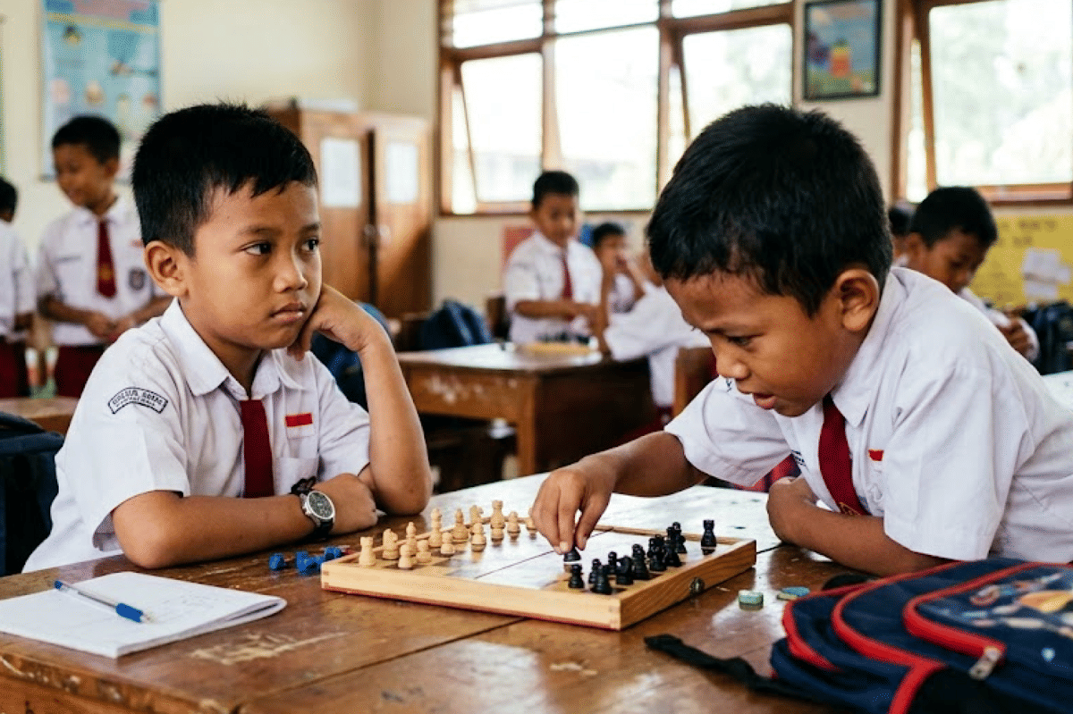 Anak akan bertemu dengan berbagai macam karakter teman-temannya