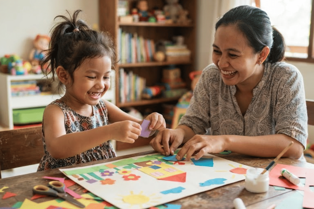 Bermain kolase dapat meningkatkan imajinasi anak