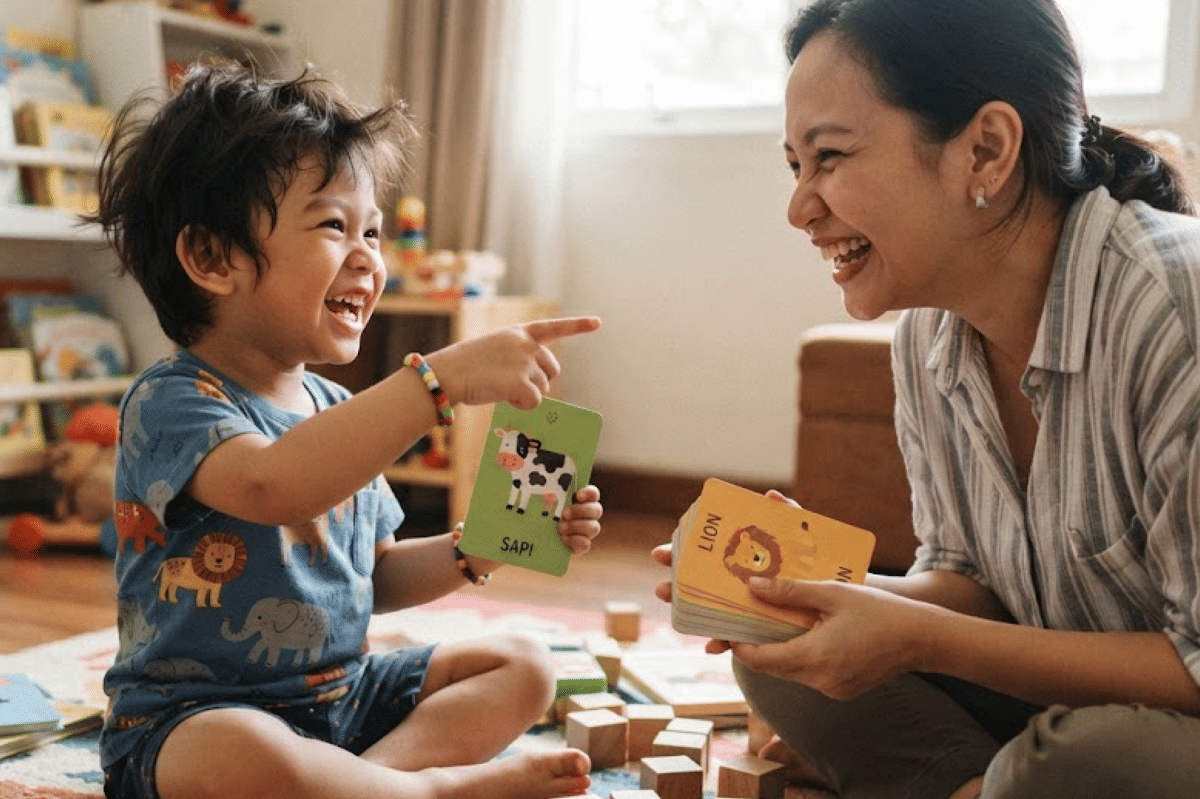 Permainan ini membantu melatih daya ingat dan kosakata anak