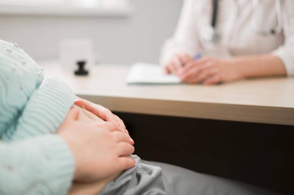 Benarkah Air Ketuban Sedikit karena Ibu Hamil Kurang Minum?