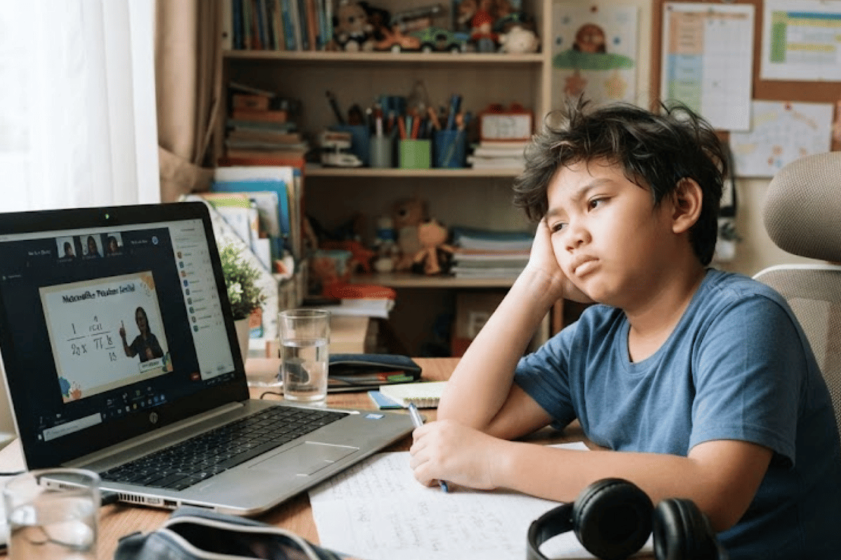 7 Cara Bikin Belajar saat PJJ Lebih Menyenangkan untuk Anak 
