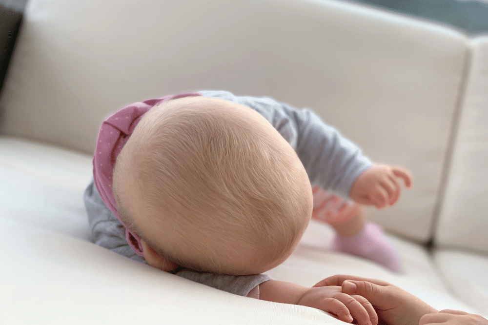 4 Perbedaan Cradle Cap dan Ketombe Bayi yang Mama Harus Tahu