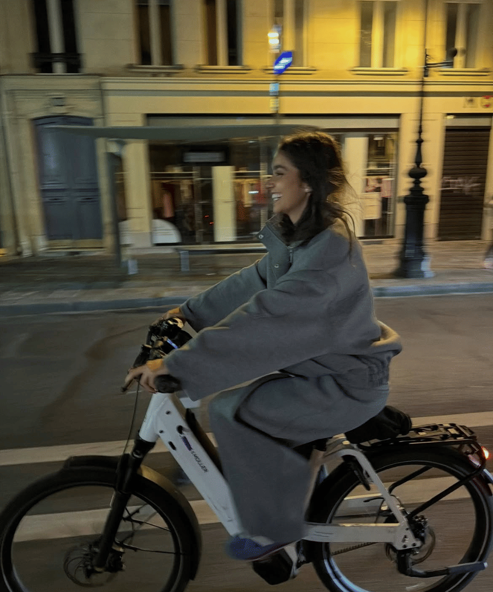 Gaya Ines Garcia saat Liburan Bersama Lamine Yamal di Paris (6)