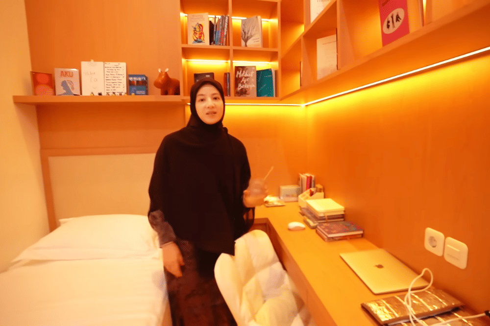 Foto Studio Menulis Natasha Rizky 4