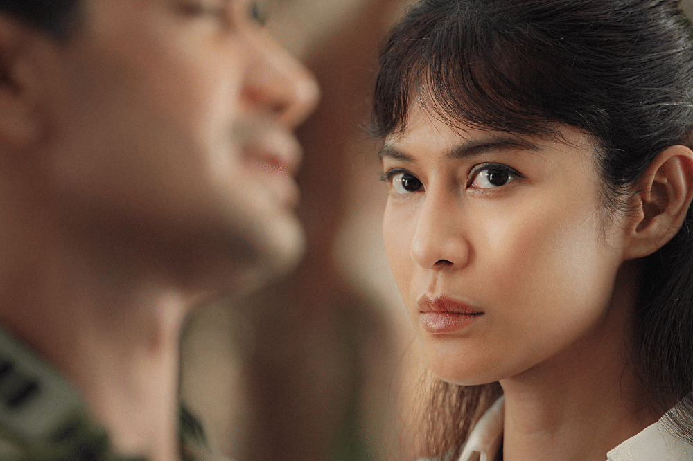 Pesona Dian Sastro sebagai Dokter di Foto Teaser