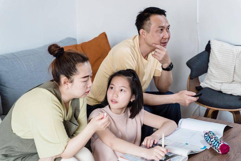 Anak PJJ Mendadak? Ini Tips Bagi Tugas Suami Istri Tanpa Panik