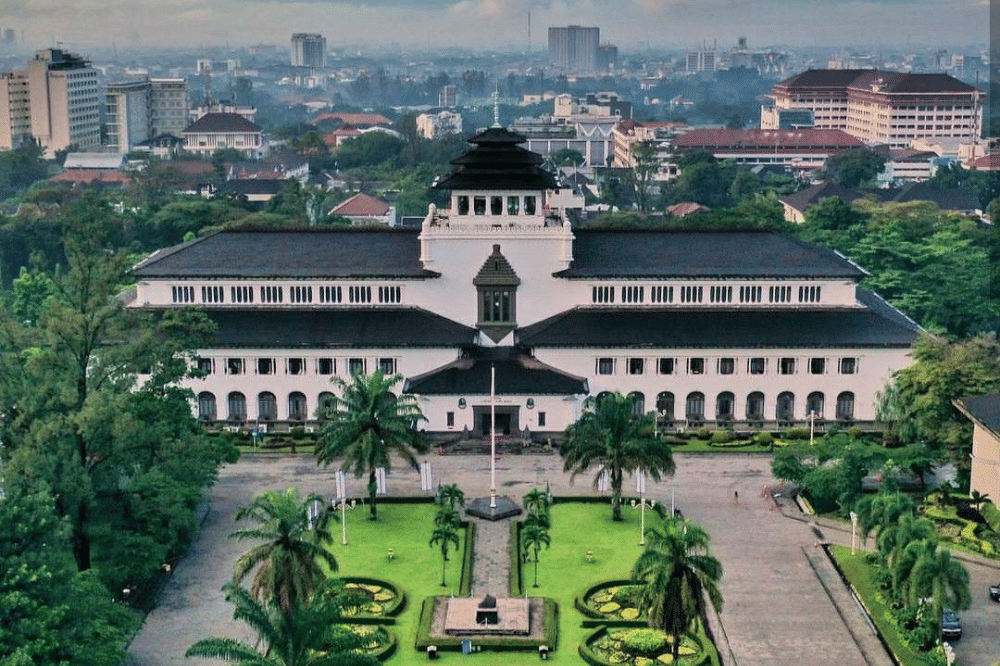 6 Rekomendasi Villa Mewah di Bandung untuk Liburan Bersama Keluarga