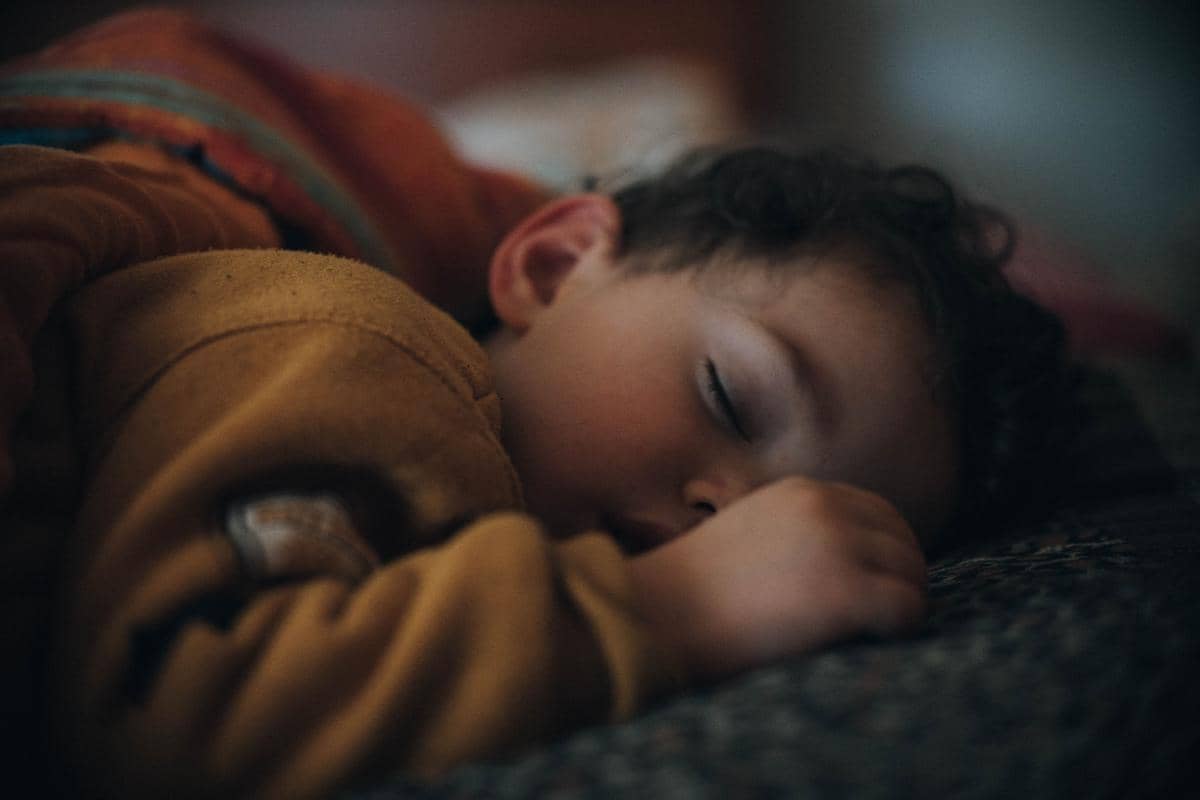 Anak sedang tidur nyenyak 