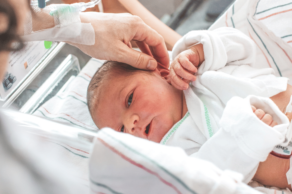Cara Memperkuat Sistem Imun Bayi yang Lahir Caesar