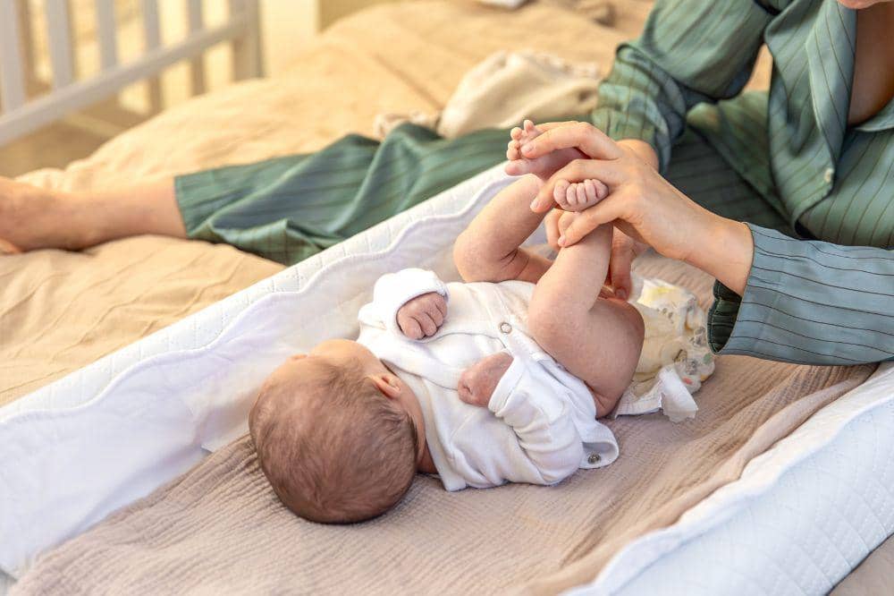 Seperti apa ciri-ciri lesung sakral pada bayi?