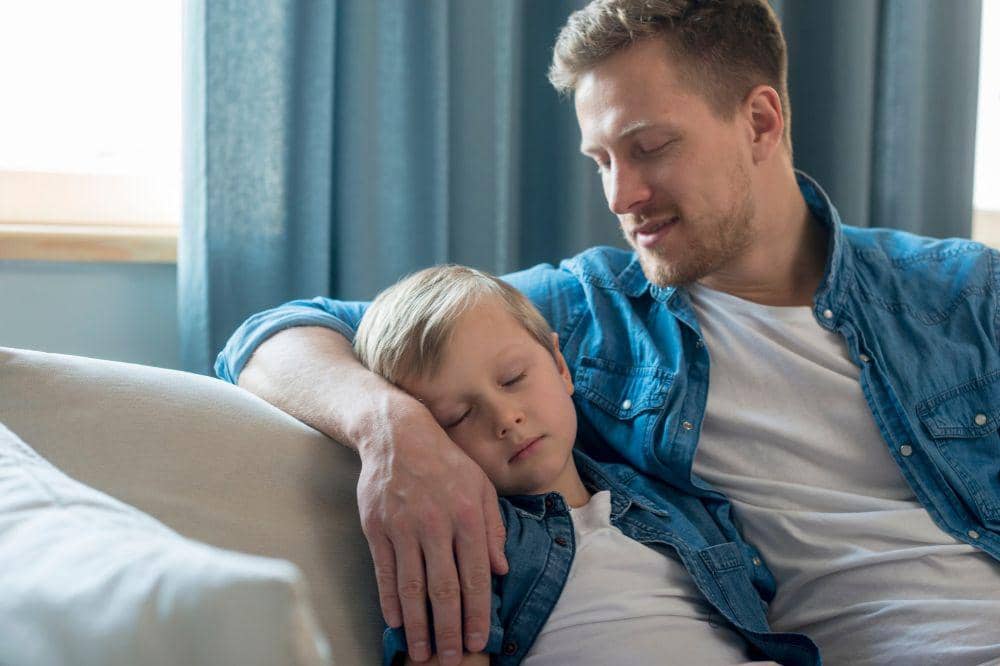 papa temani anak tidur