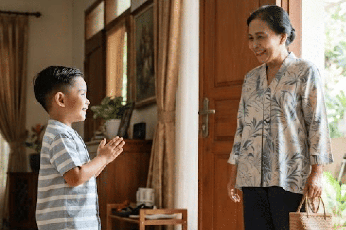 Berdiri ketika ada orang yang lebih tua datang