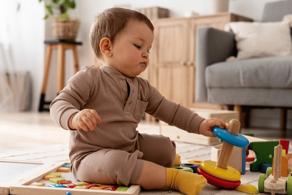Anak suka main sendiri, normal atau ada masalah perkembangan?