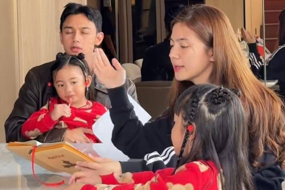 Felicya Angelista dan Hito Keliling Rumah Sambil Berdoa 3