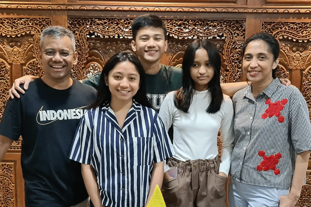 Mengurus suami dan ketiga anak