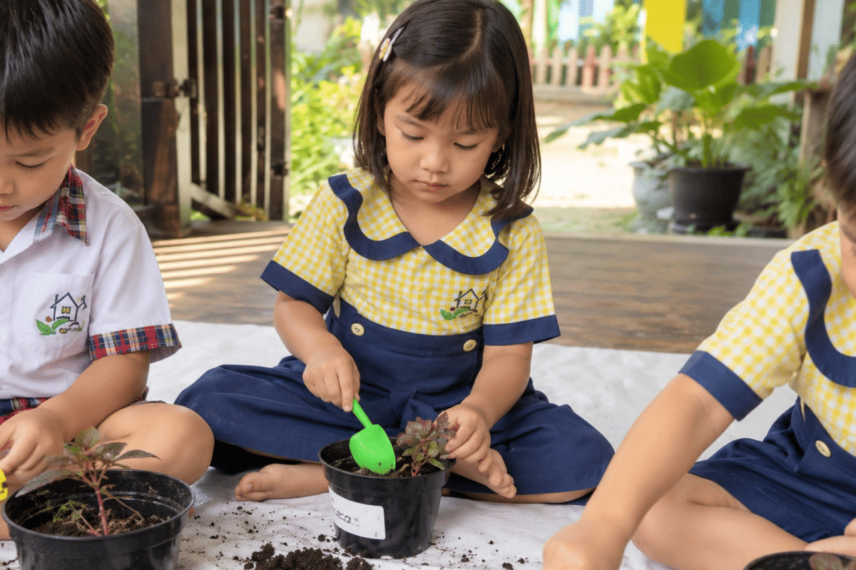 5 Manfaat Bermain di Alam untuk Tumbuh Kembang Anak