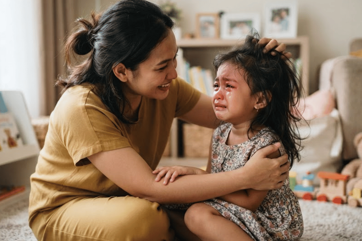 Dengarkan anak ketika ia merasa sedih ataupun kecewa