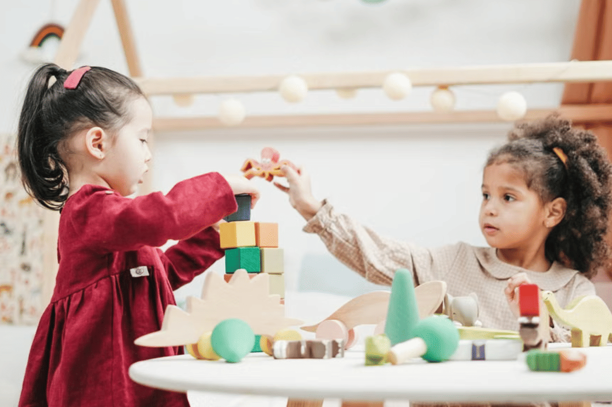 5 Ciri-Ciri Teman yang Baik untuk Anak, Ajarkan agar Tidak Salah Pilih Circle