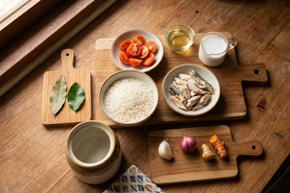 Bahan-bahan membuat bubur tim bandeng tomat bumbu kuning