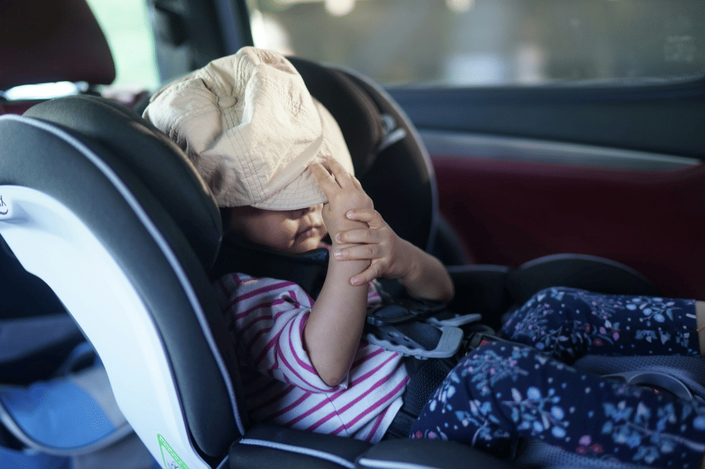 Tips Aman Membawa Bayi Bepergian