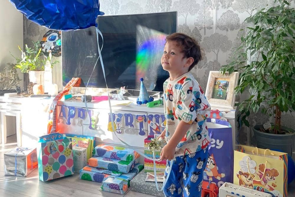 Stefan William Rayakan Ultah ke-3 Noah 2