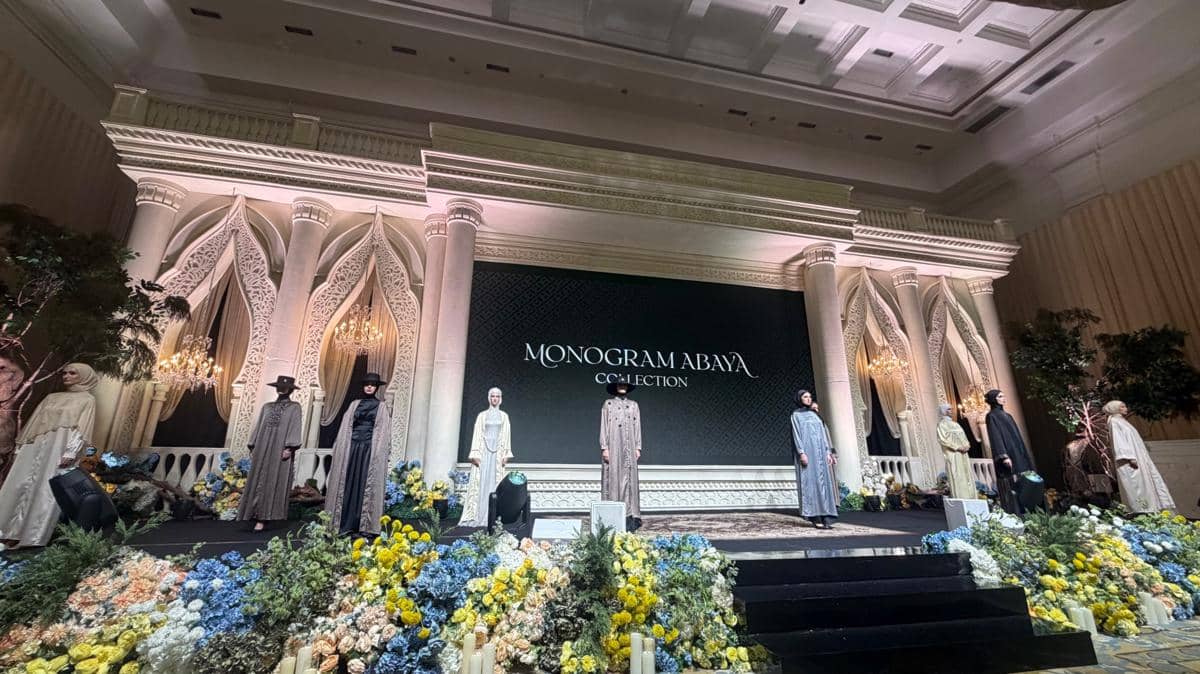 Brand Fashion Modest Ini Hadirkan Abaya Timeless untuk Umrah hingga Acara Formal