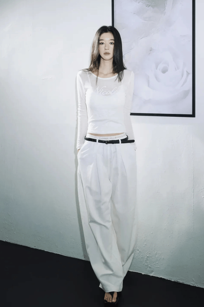 Effortless Menggunakan Outfit Serba Putih
