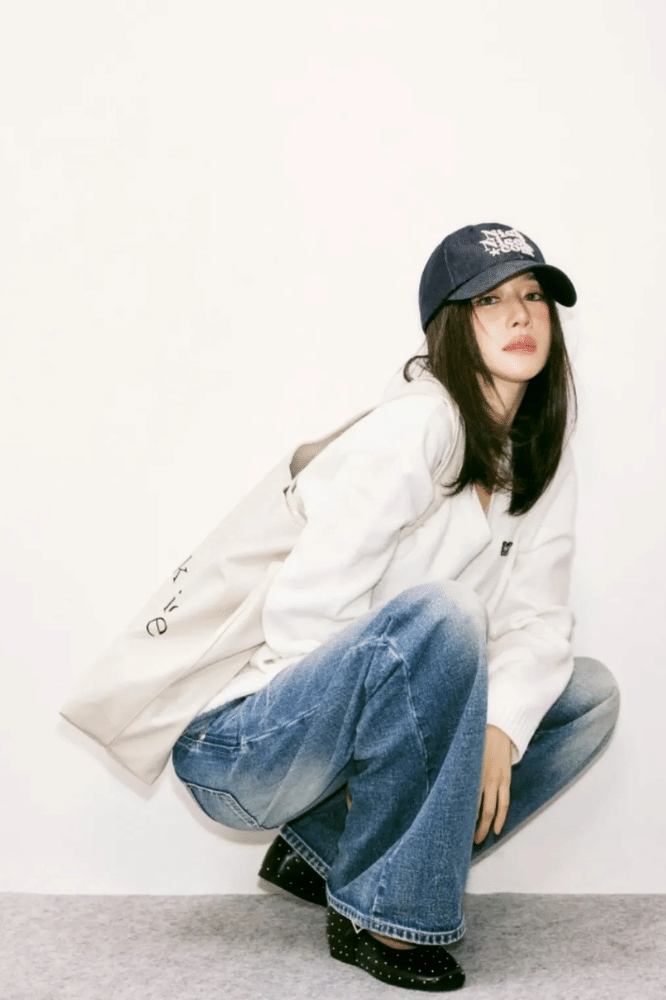 Casual Street Style, Perpaduan Sweater dan Jeans 