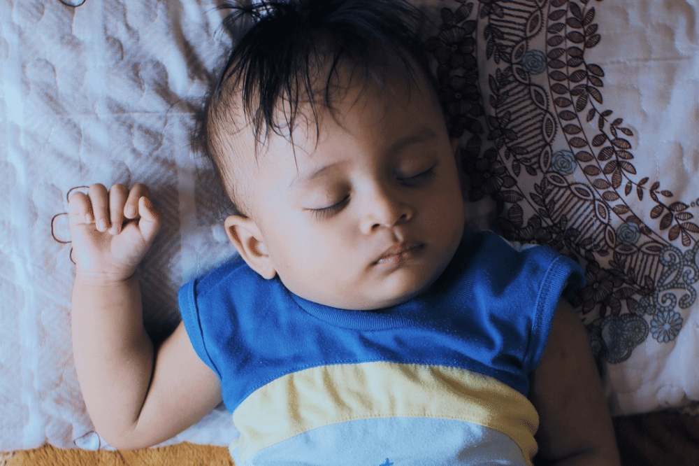 Posisi Tidur Bayi Laringomalasia Menurut Dokter, Begini yang Benar!