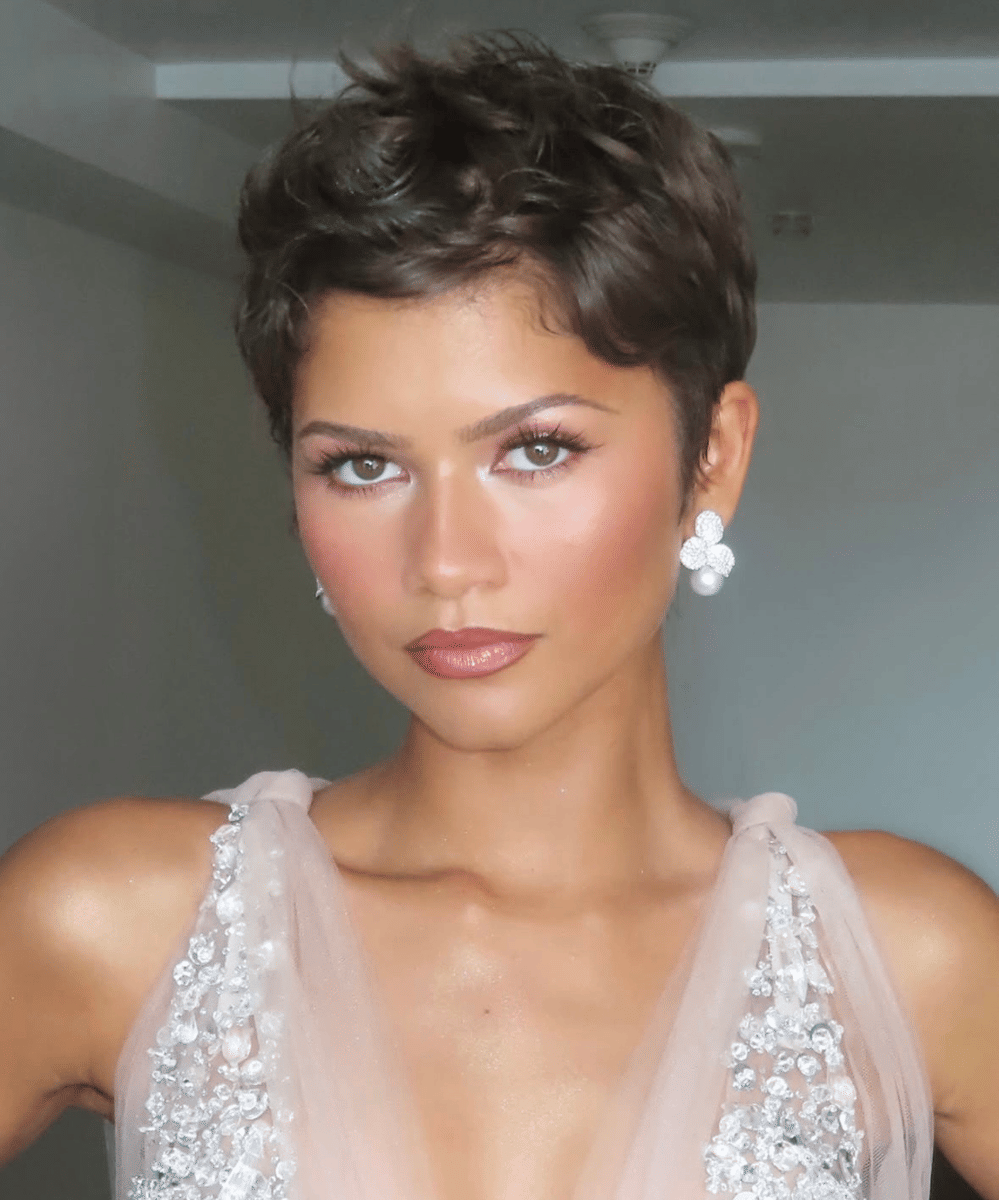 Makeup Flawless Deretan Selebriti di Emmy Awards (4)