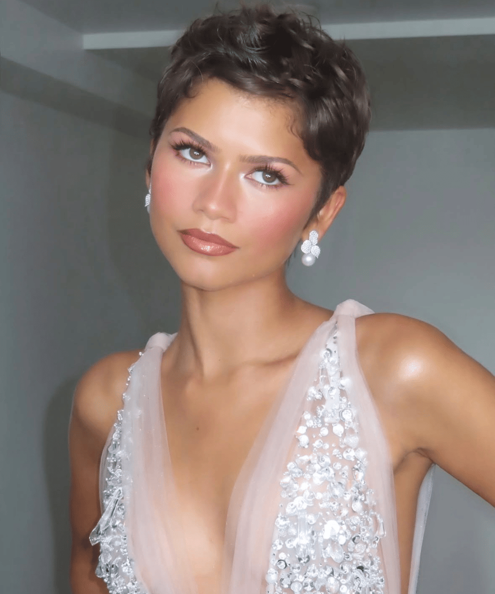 Makeup dan gaya rambut pixie ala Zendaya (4)