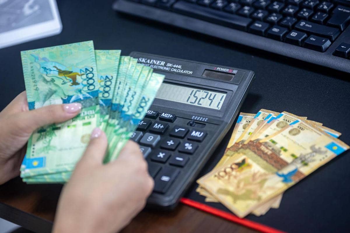 Belajar mencari uang, tetapi lebih penting belajar menjaganya