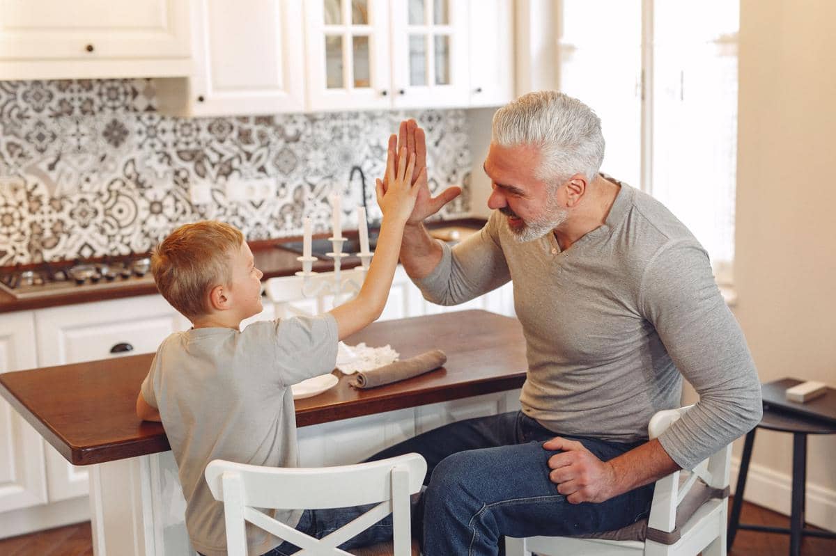 5 Basic Life Skill yang Harus Orangtua Ajarkan pada Anak