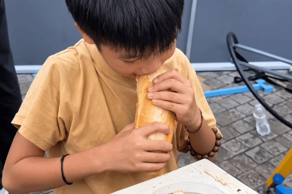 Hiếu hampir tidak pernah makan daging