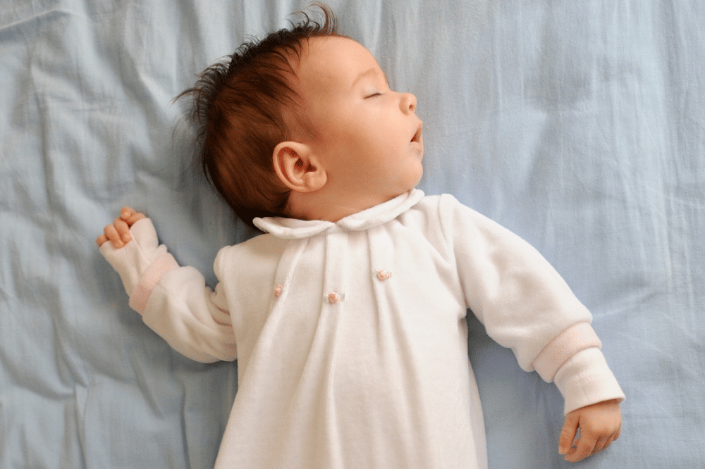 Bayi Selalu Tidur Menghadap Kanan, Apakah Normal? Ini Kata Dokter