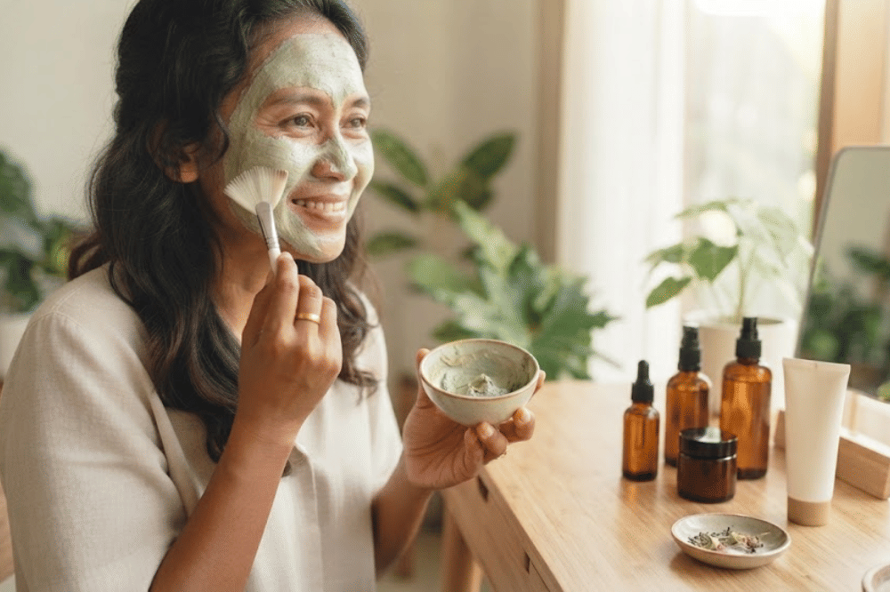 Konsisten melakukan perawatan diri secara sadar (mindful skincare)