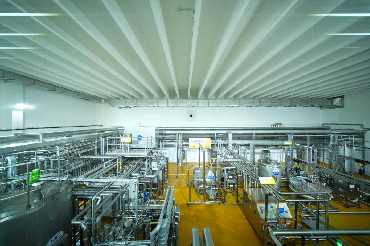 Photo 4 - Fasilitas produksi FEIHE AceKid yang menjadi bagian dari ekosistem terintegrasi dari sumber susu hingga menjadi produk akhir. Proses produksi didukung oleh sistem pengendalian kualitas dan pengujian pada.jpg